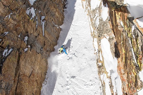 Jason Dorais skiing