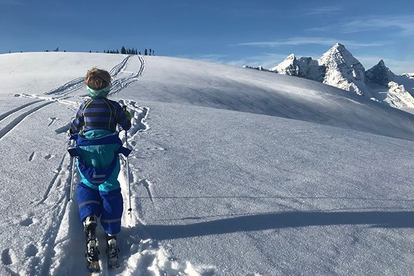 Kid skiing