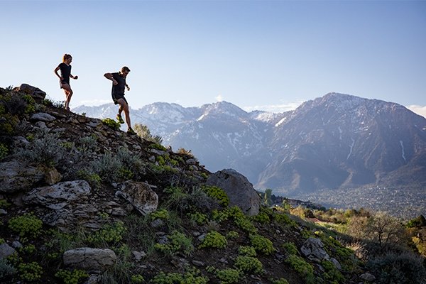 Two runners on the descent
