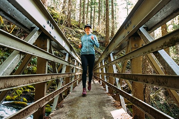 Runner crossing bridge