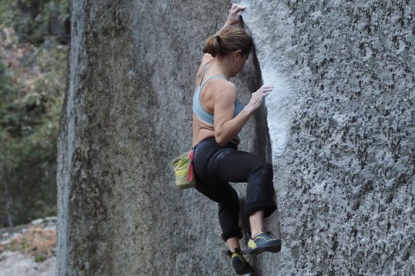 Beth Rodden climbing