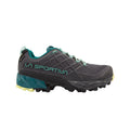 La chaussure de trail La Sportiva Akyra II GTX pour femme présente un design gris foncé avec des accents sarcelle, une semelle noire robuste pour une bonne traction, et le marquage LA SPORTIVA sur le côté. Montrée sur le côté sur fond blanc.