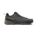 La Sportiva TX5 EVO GTX est une chaussure de sport noire et gris foncé avec des accents jaunes, dotée d'une semelle robuste pour une utilisation en extérieur - chaussures de randonnée légères idéales offrant durabilité et confort.