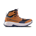La Sportiva Prodigio Hike LT GTX est une chaussure de randonnée imperméable de couleur orange et bleu marine, rehaussée d'empiècements en mesh noir, de lacets bleus résistants et du logo La Sportiva sur le côté. Présentée de profil sur un fond blanc uni, cette chaussure bénéficie de la technologie GORE-TEX pour une protection optimale contre les intempéries.