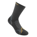 Les chaussettes La Sportiva Hike Tech Socks sont gris foncé avec des accents jaunes et gris, un motif géométrique respirant et "La Sportiva" en jaune sur la manchette et la pointe. Fabriquées en polyamide recyclé pour un confort respectueux de l'environnement dans toutes les aventures.